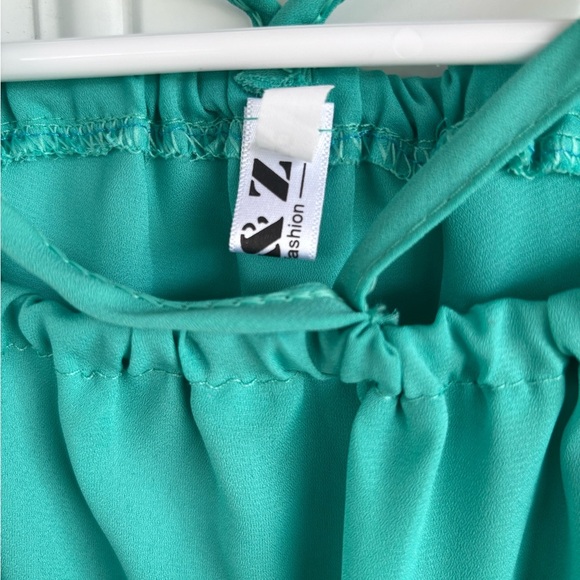 Green Off-Shoulder Flutter Sleeve Blouse - Picture 3 of 5